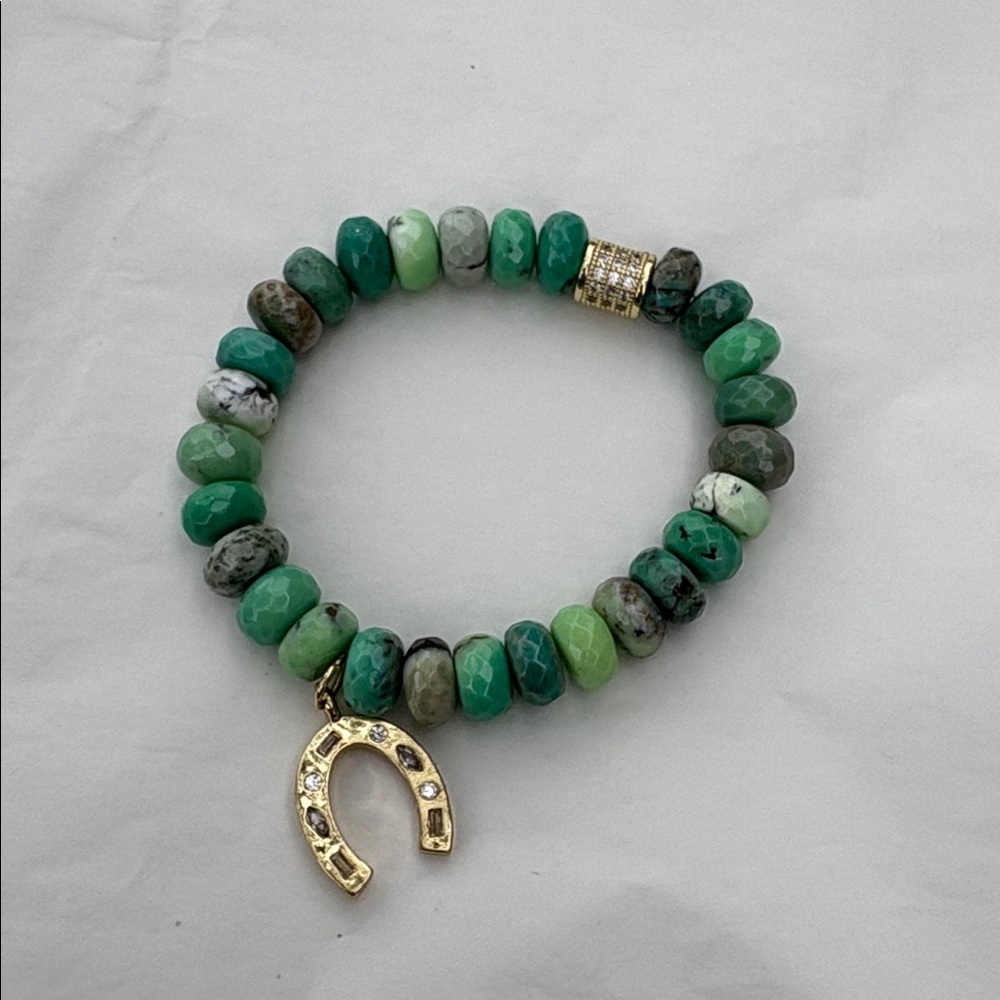 Chic Green Beaded Bracelet with Gold Horseshoe Charm